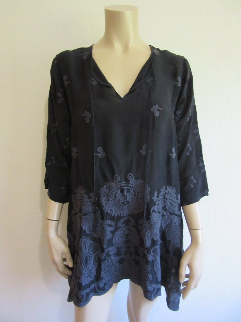 Johnny Was Black with Gray Floral Pattern Embroidery M Asymmetrical Tunic